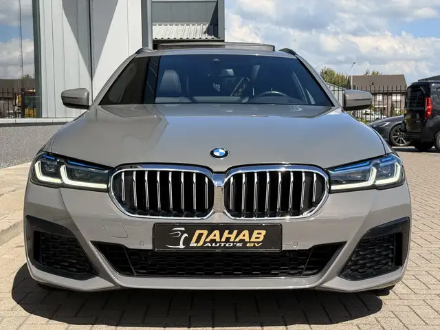 BMW 5 Series view 11