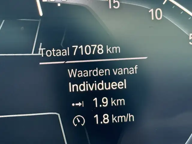 BMW 5 Series view 20