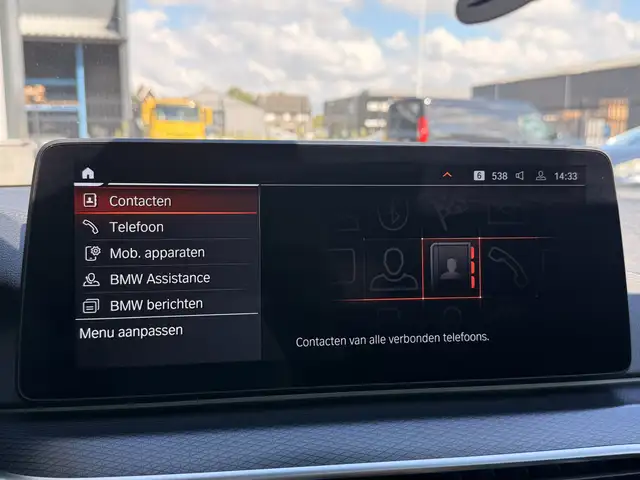 BMW 5 Series view 26