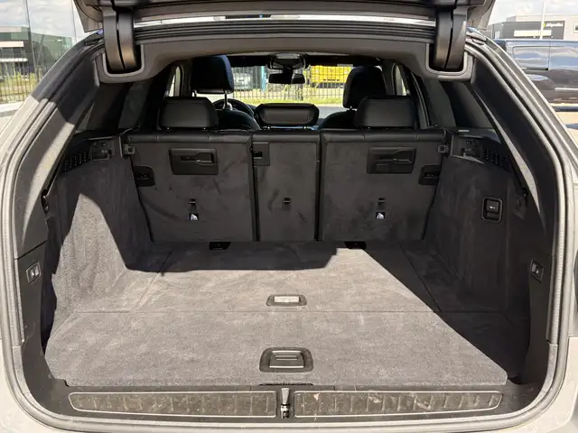 BMW 5 Series view 17