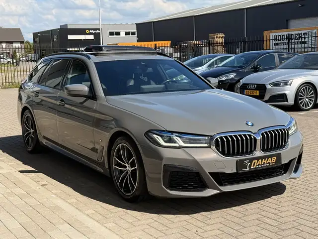 BMW 5 Series view 12