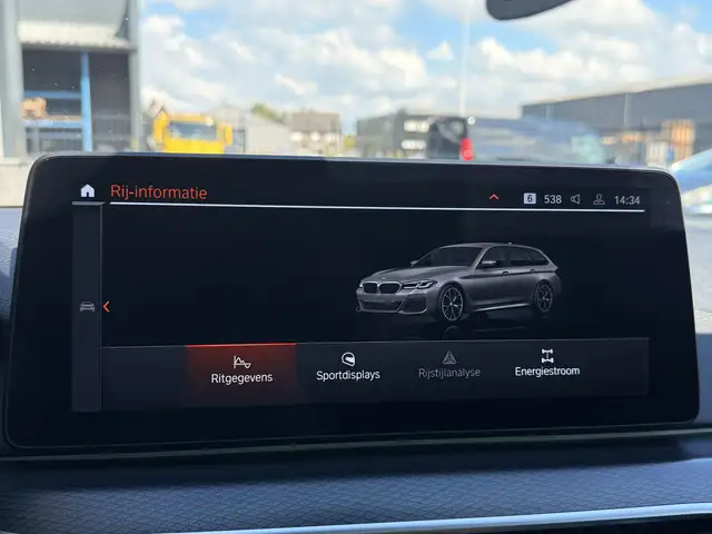 BMW 5 Series view 27