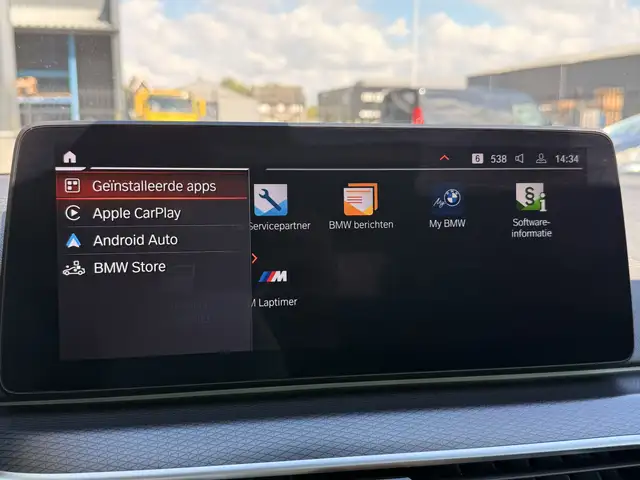 BMW 5 Series view 29