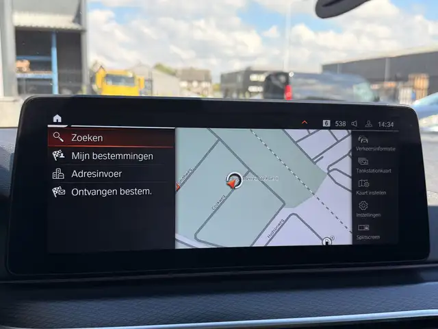 BMW 5 Series view 25