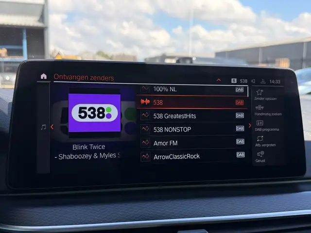 BMW 5 Series view 23