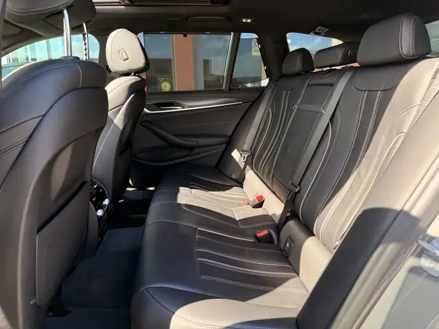 BMW 5 Series view 8