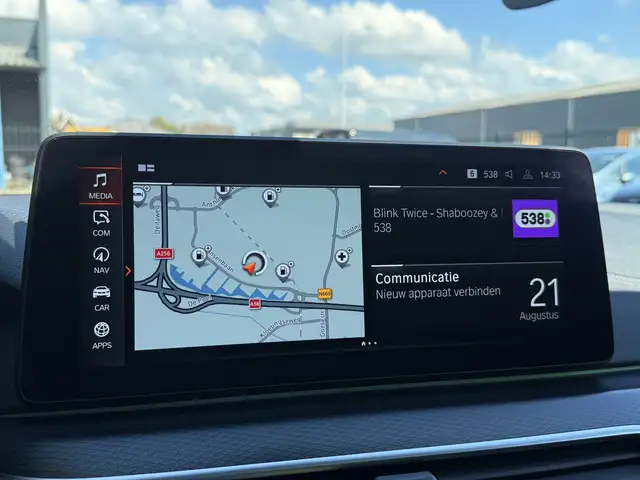 BMW 5 Series view 22