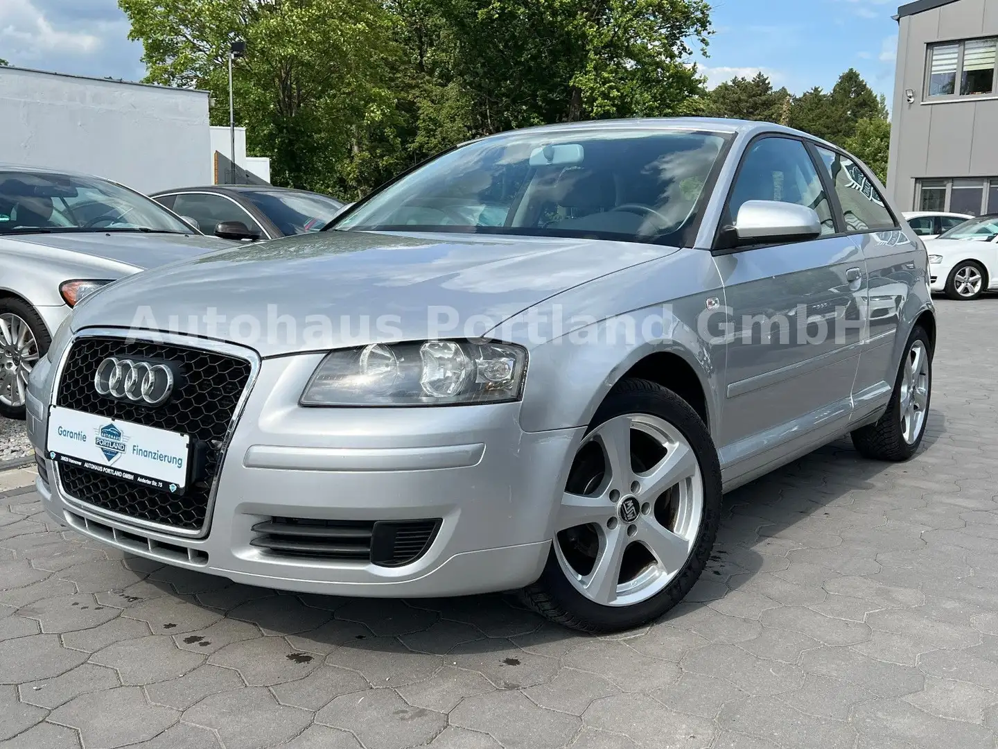 Audi A3 1.6 Attraction, SHZ, Klima, Garantie Argento - 2