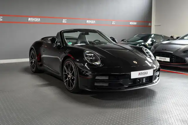 Porsche 911 view 8