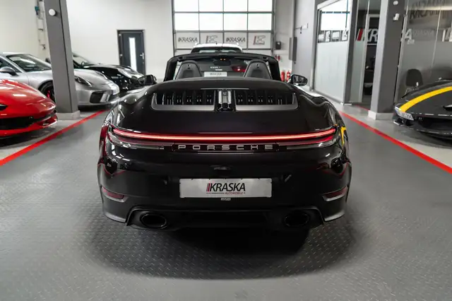 Porsche 911 view 10