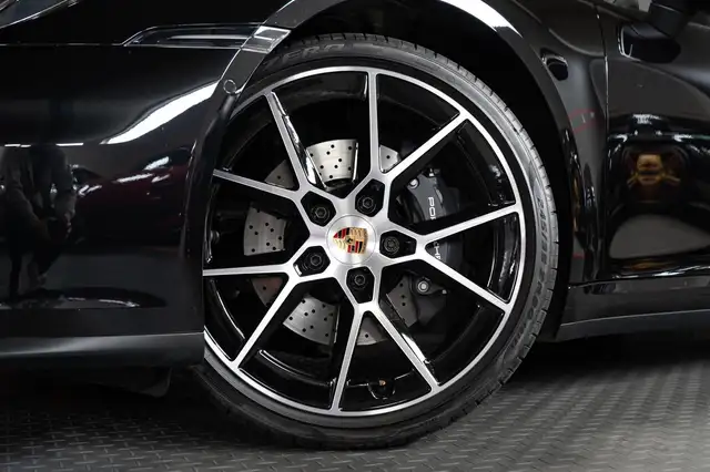 Porsche 911 view 3