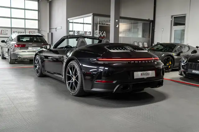 Porsche 911 view 13