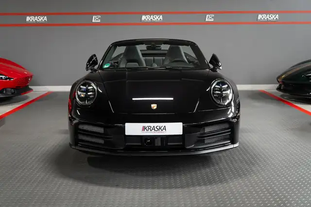 Porsche 911 view 6