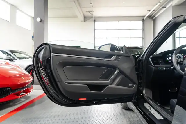 Porsche 911 view 14