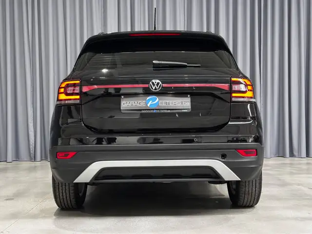 Volkswagen T-Cross view 4