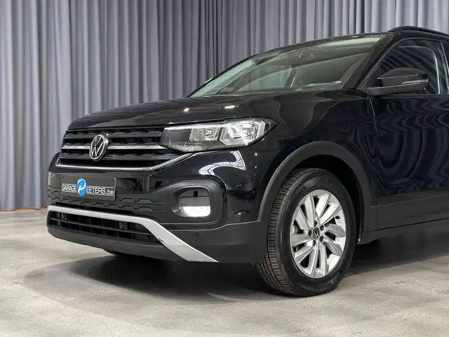 Volkswagen T-Cross view 6