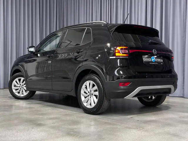 Volkswagen T-Cross view 9
