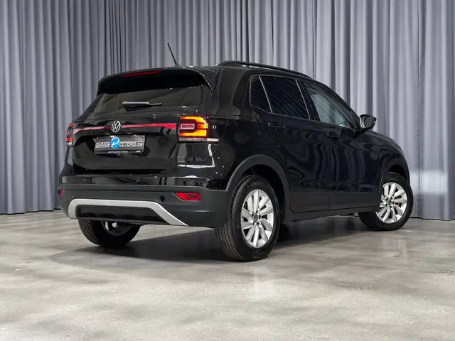 Volkswagen T-Cross view 3
