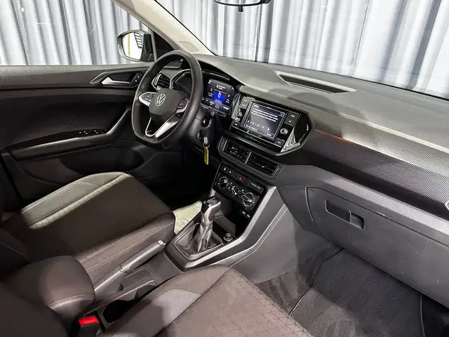 Volkswagen T-Cross view 11