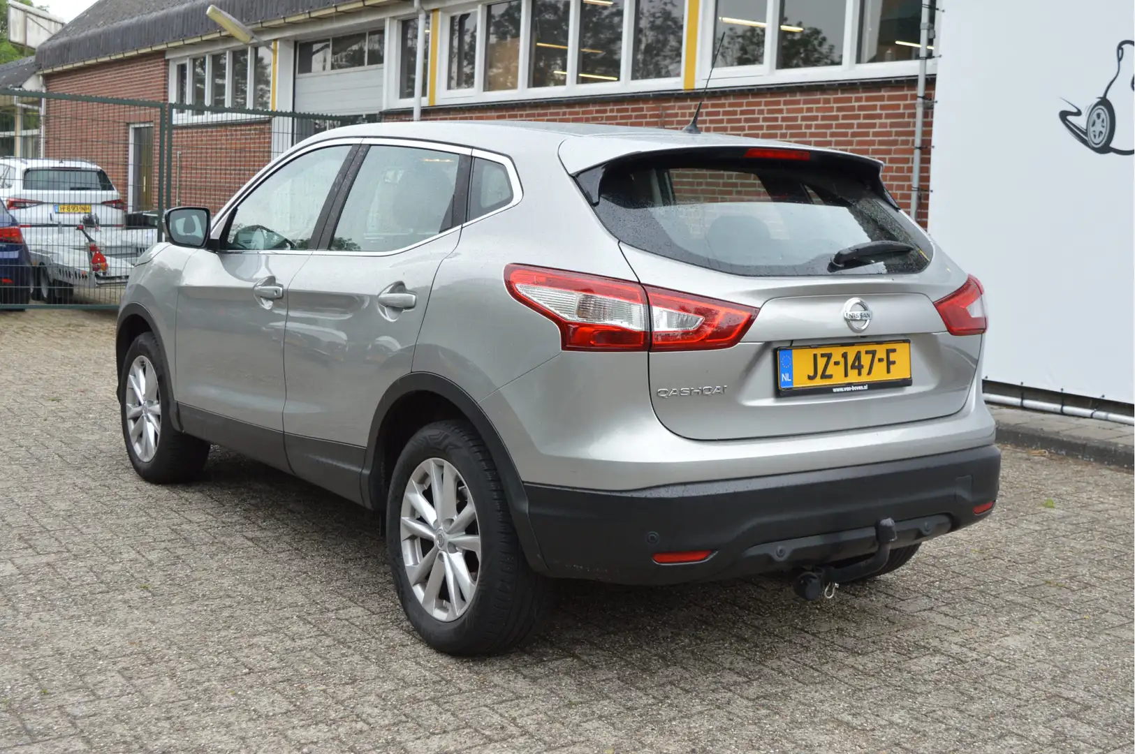 Nissan Qashqai 1.2 Connect Edition Clima / Cruise control / Dab / Grijs - 2