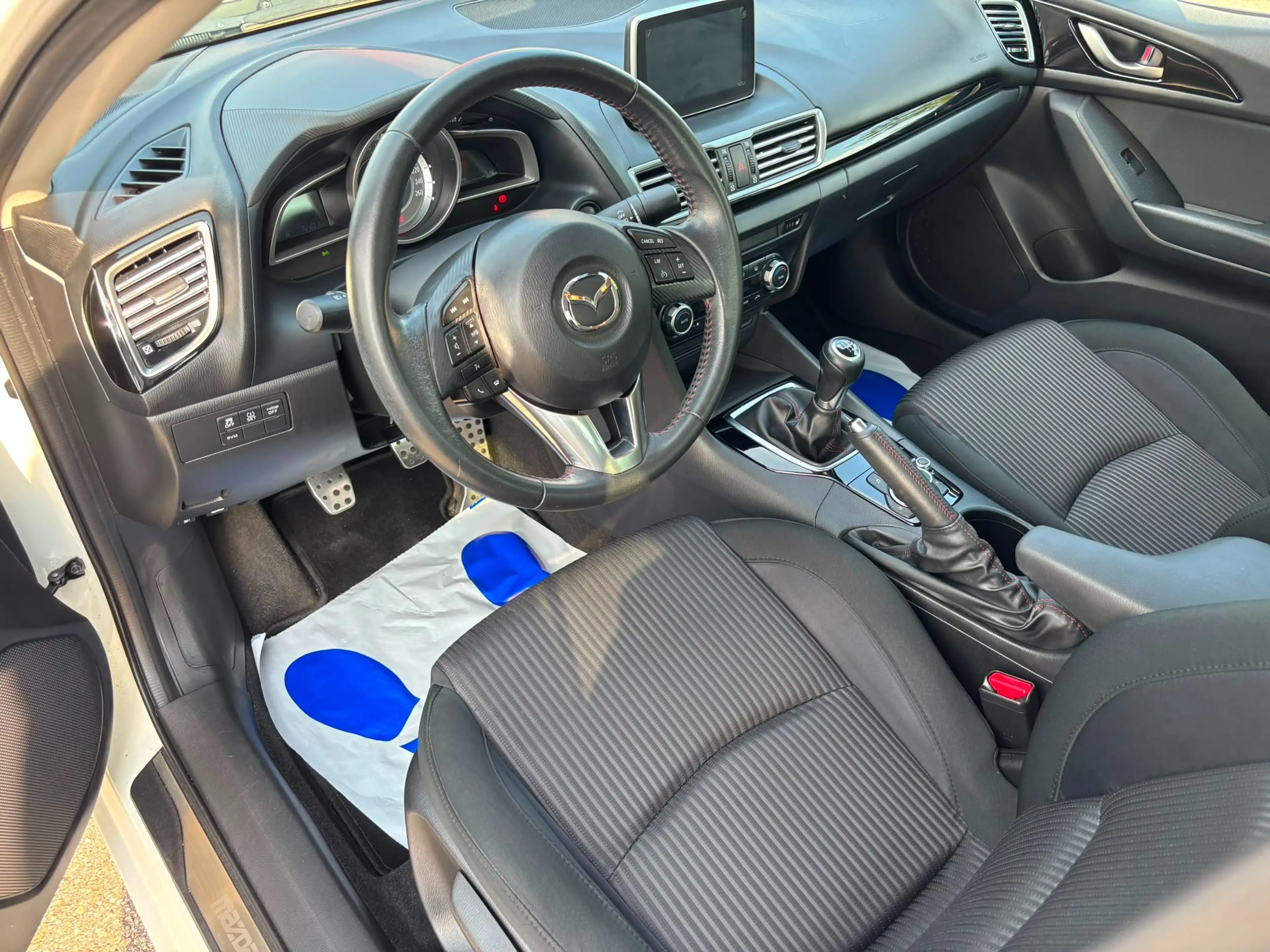 Mazda 3 G100 Attraction — photo 10