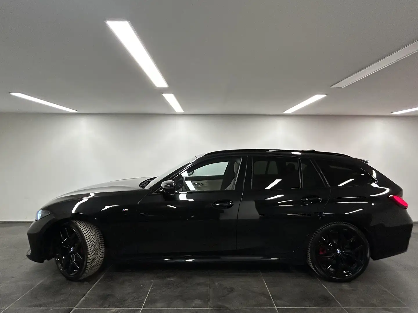 BMW 320 d xDrive Touring M Sportpaket Pro Pano. DAB LED AH Schwarz - 2