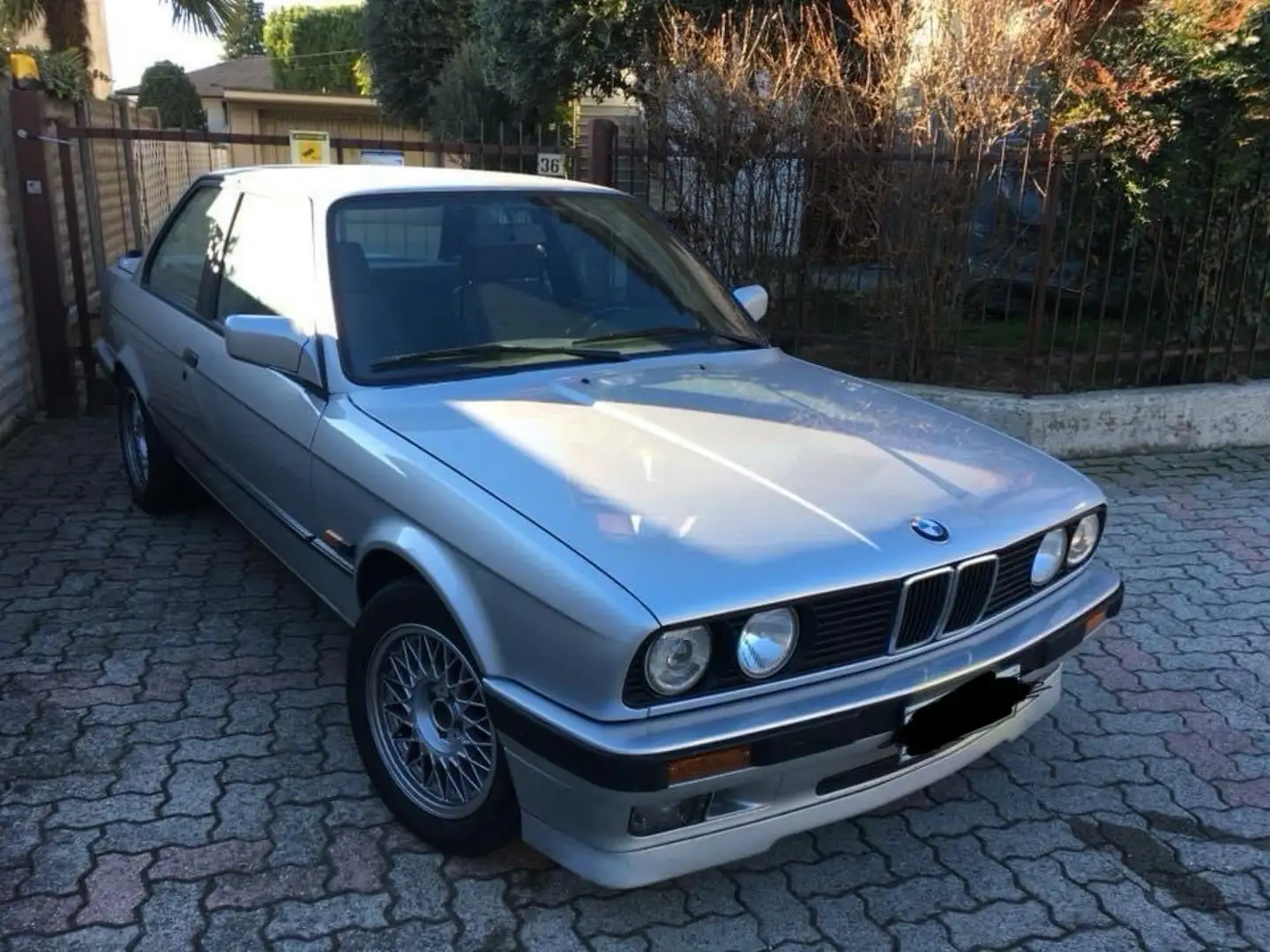 BMW 318 318is Gümüş rengi - 1