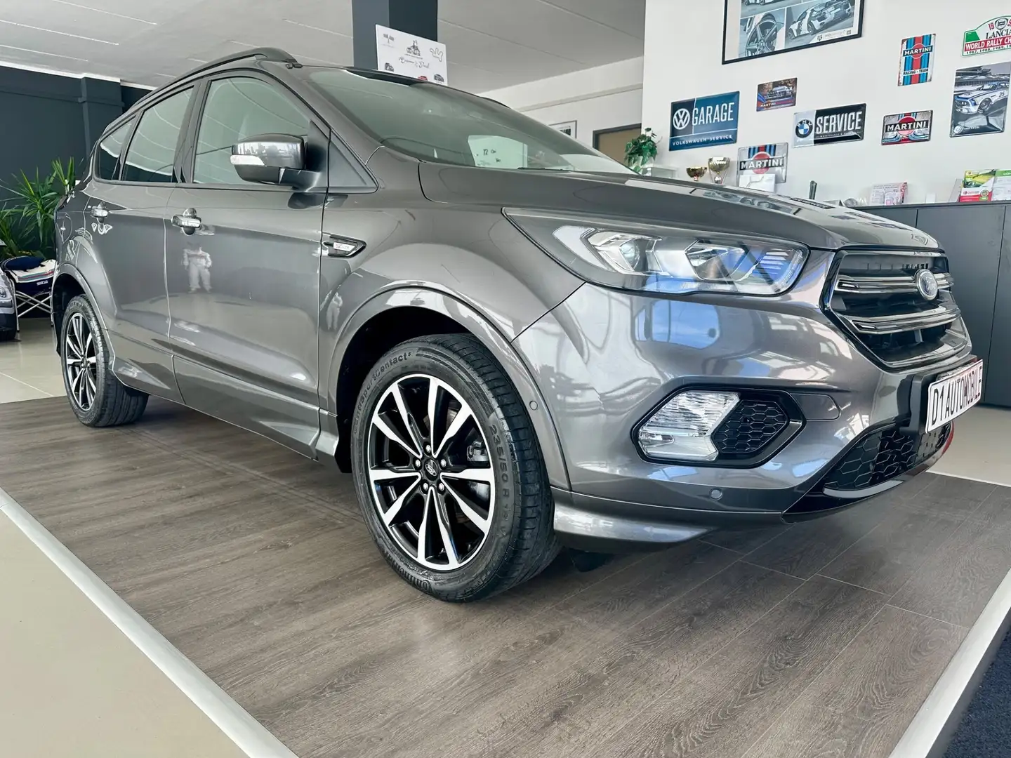 Ford Kuga 1.5 TDCI 120 CV S&S 2WD ST-Line Grijs - 1