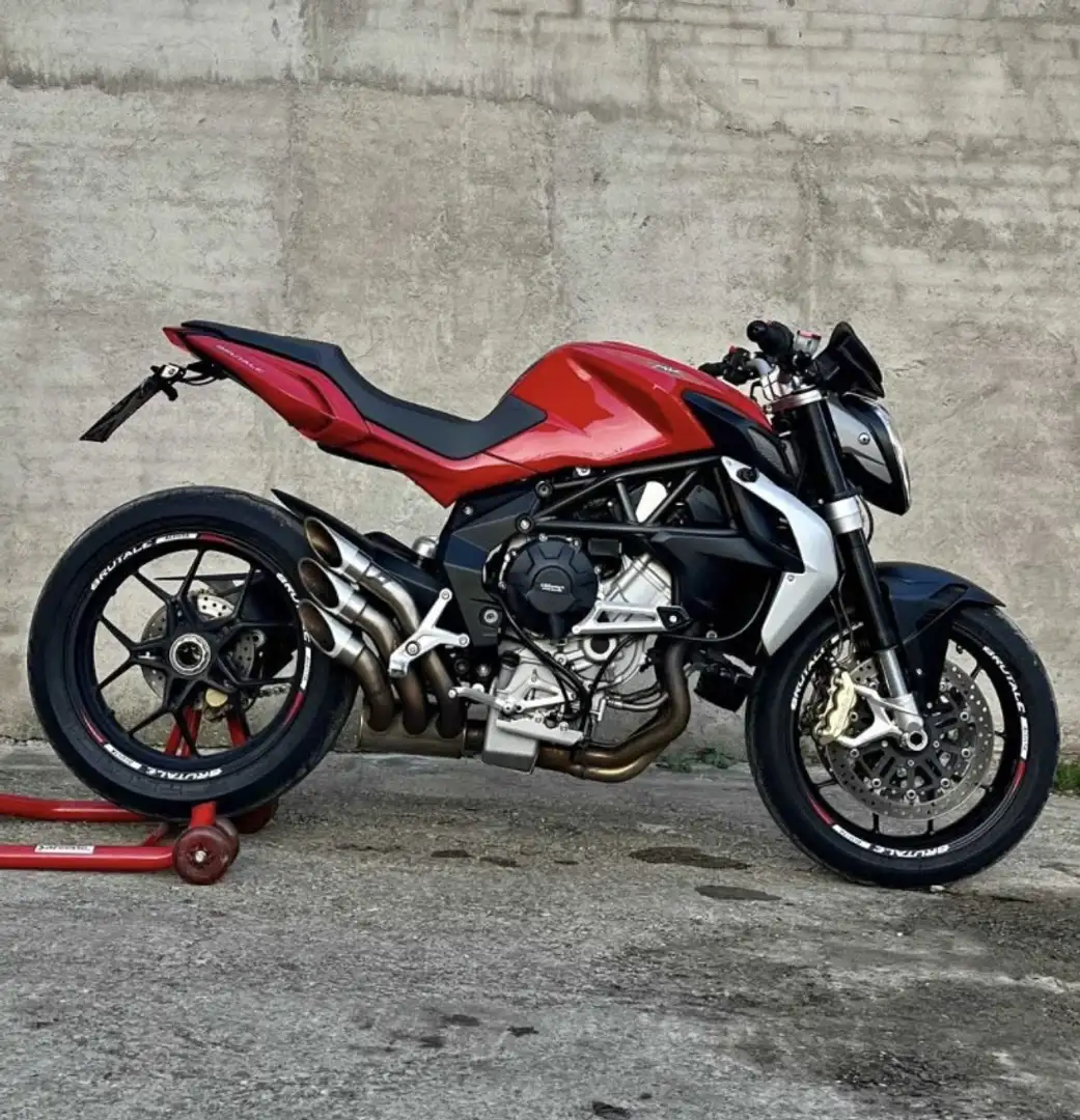 MV Agusta Brutale 675 - 1
