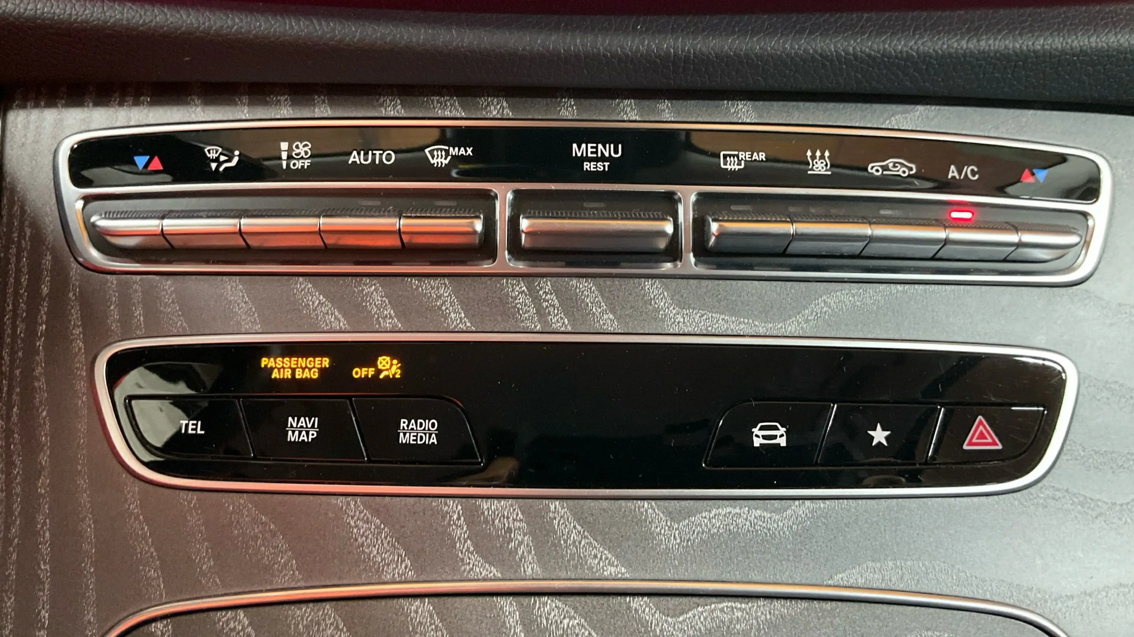Mercedes-Benz E 300 E 300 NAVI KLIMAAUT LED RADIO TEMPO MFL SHZ VC PDC HUD KAMERA ACC T-Leder Nav Widescreen — photo 10