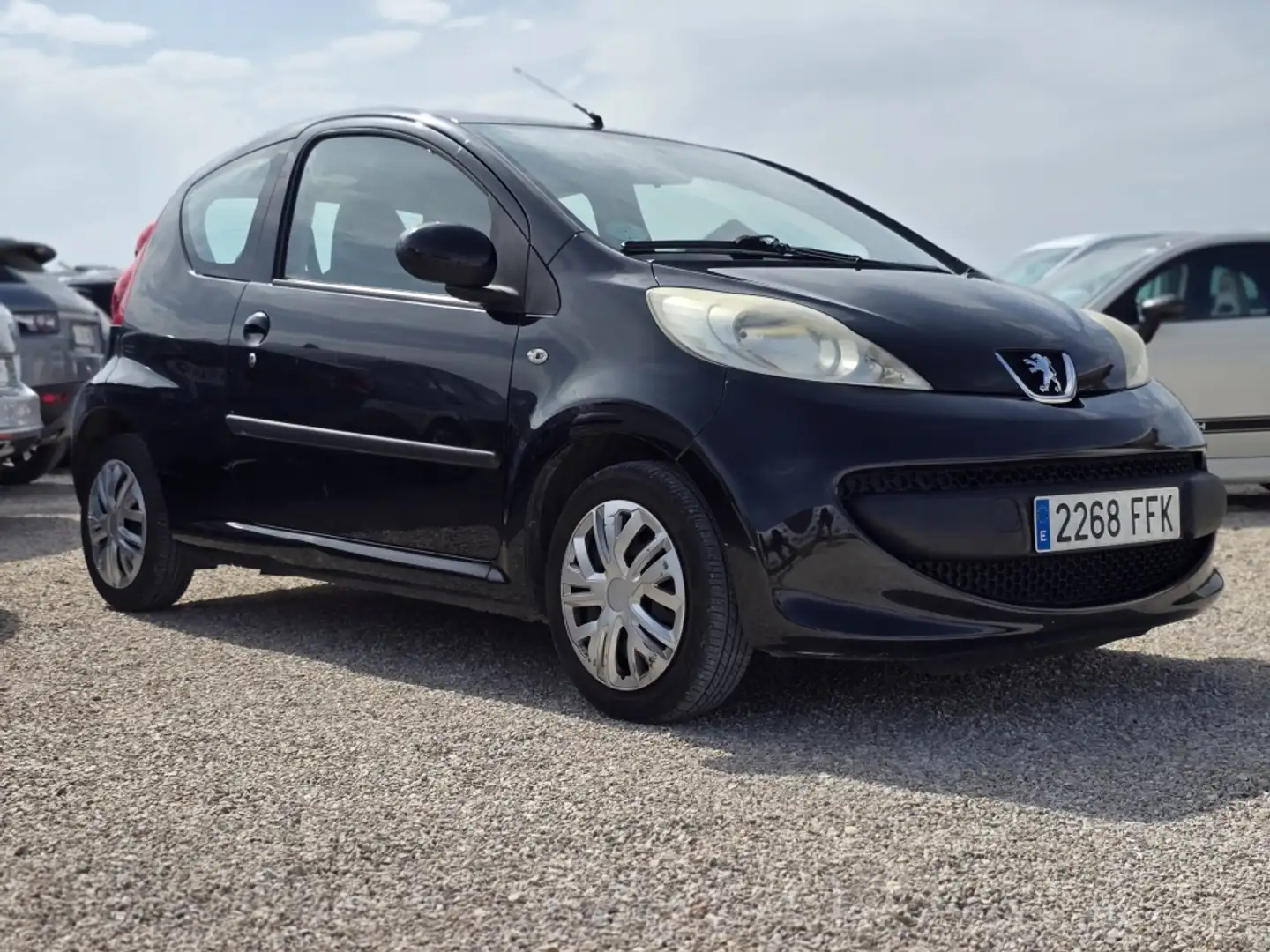 Peugeot 107 1.0i Basic Negro - 1