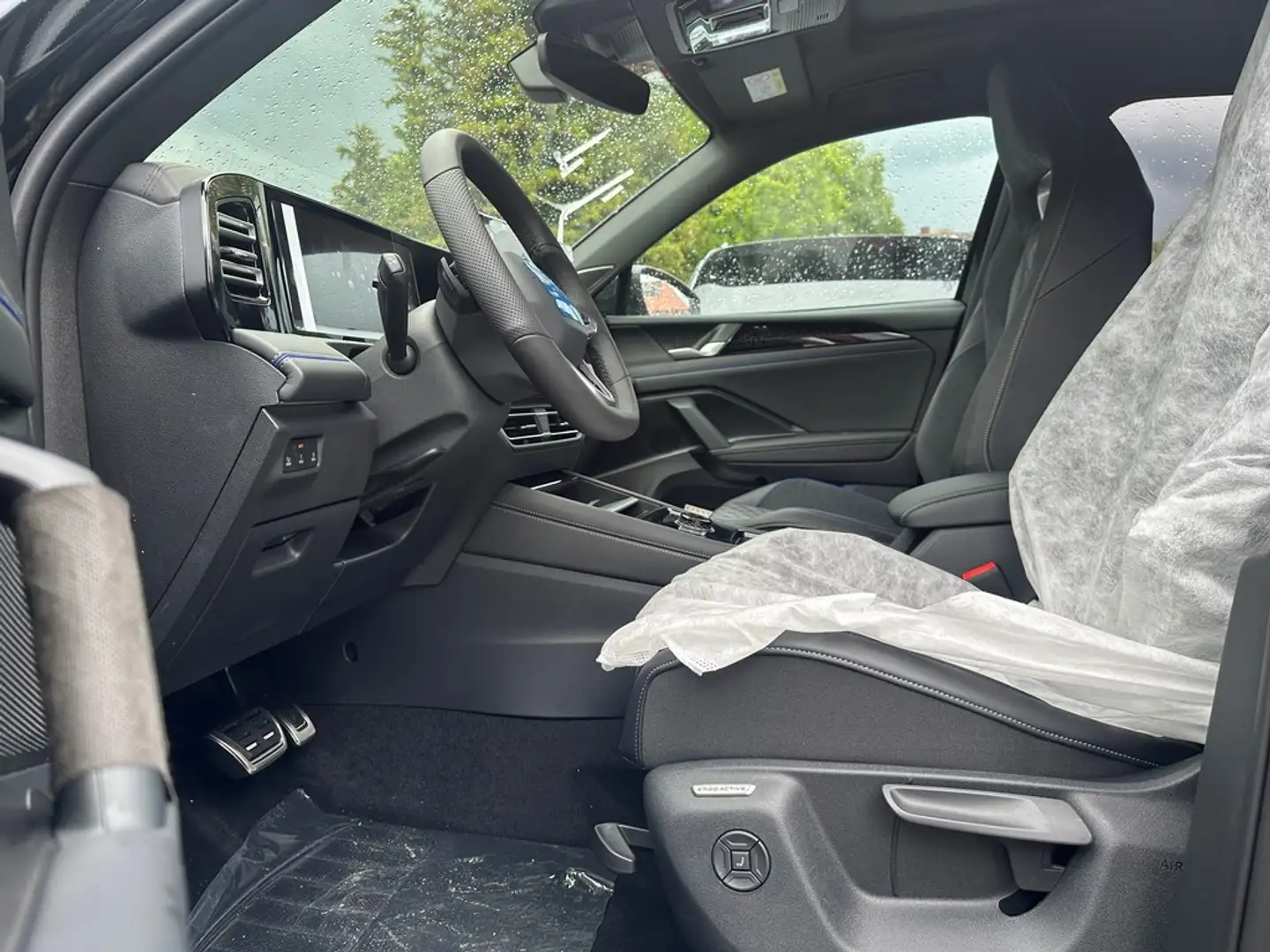 Volkswagen Tiguan 2.0TSI DSG 4M R-Line BlackStyle Pano StdHz HKar... Noir - 2