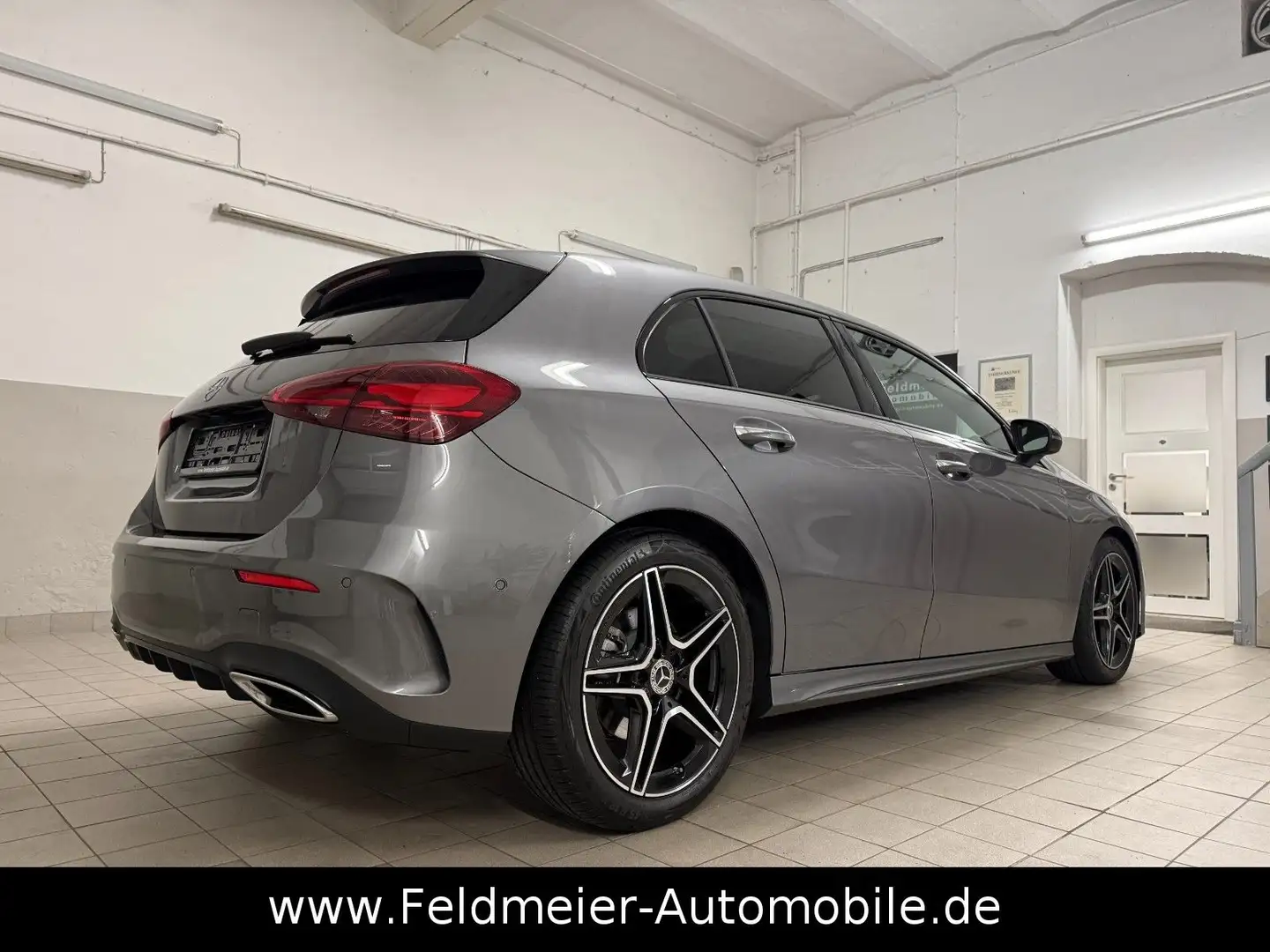 Mercedes-Benz A 200 AMG*NIGHT*PANO*KEYGO*Distronic*Multibeam* Grau - 2