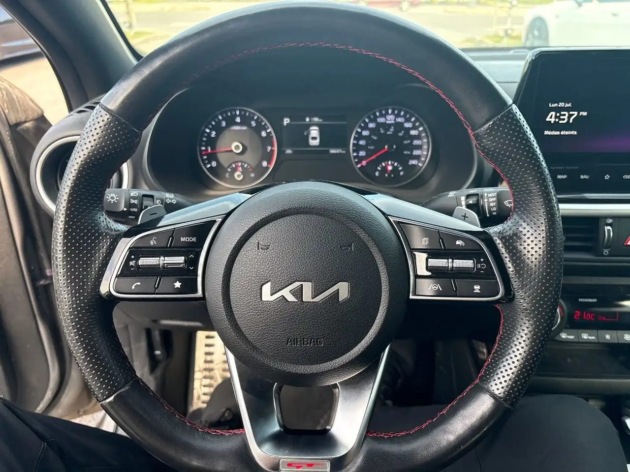 Kia Forte снимка Kia Forte