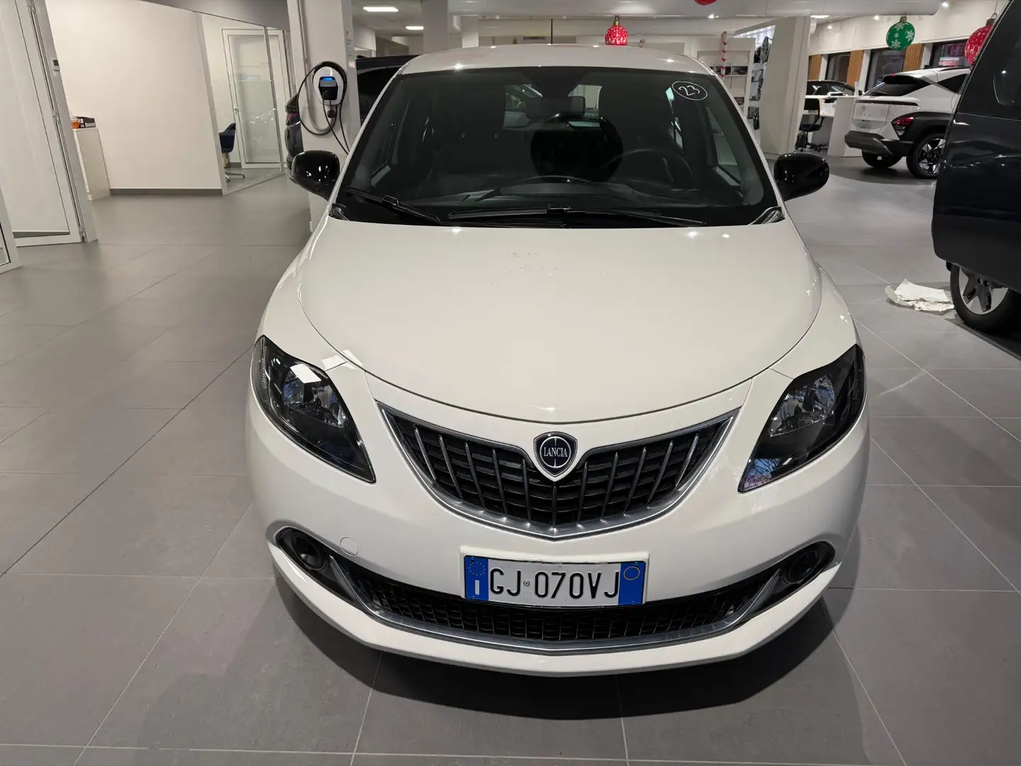 Lancia Ypsilon Ypsilon 1.0 FireFly 5 porte Hybrid Ecochic Silver Weiß - 2