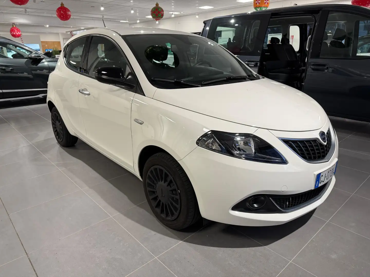 Lancia Ypsilon Ypsilon 1.0 FireFly 5 porte Hybrid Ecochic Silver Weiß - 1