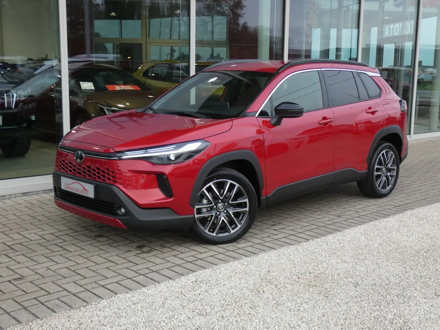 Toyota Corolla Cross 1.8 Hybrid 140pk STYLE+Elektr koffer+Zetelverwarm Rojo - 1