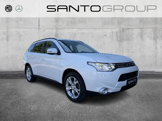 Mitsubishi Outlander Outlander 2.2l DI-D Diamant Edition 4WD 7 Sitzer