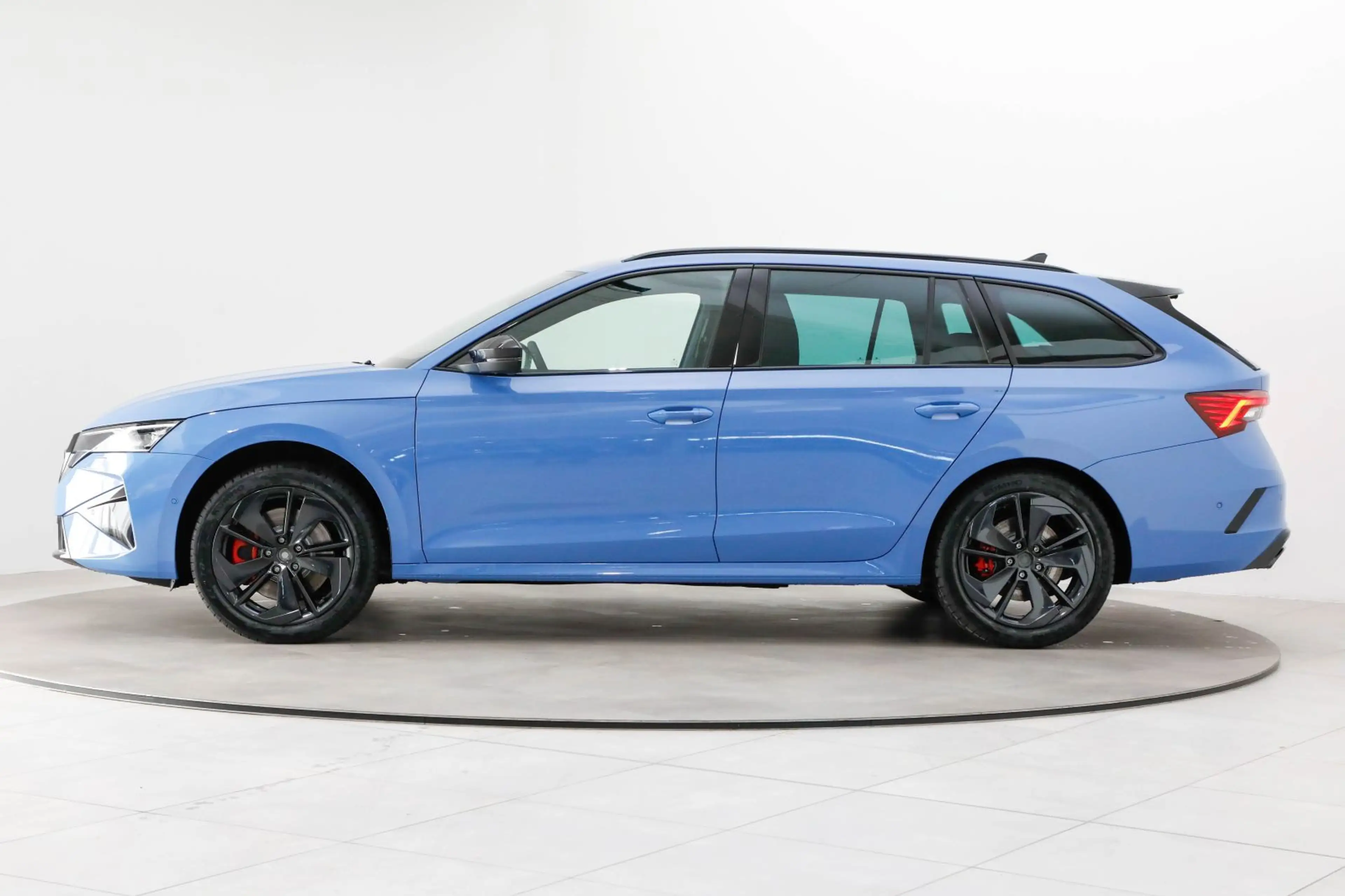 Skoda Octavia Combi RS 2,0 TSI 195 kW — photo 14