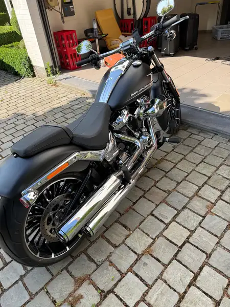 Harley-Davidson Breakout - foto 2