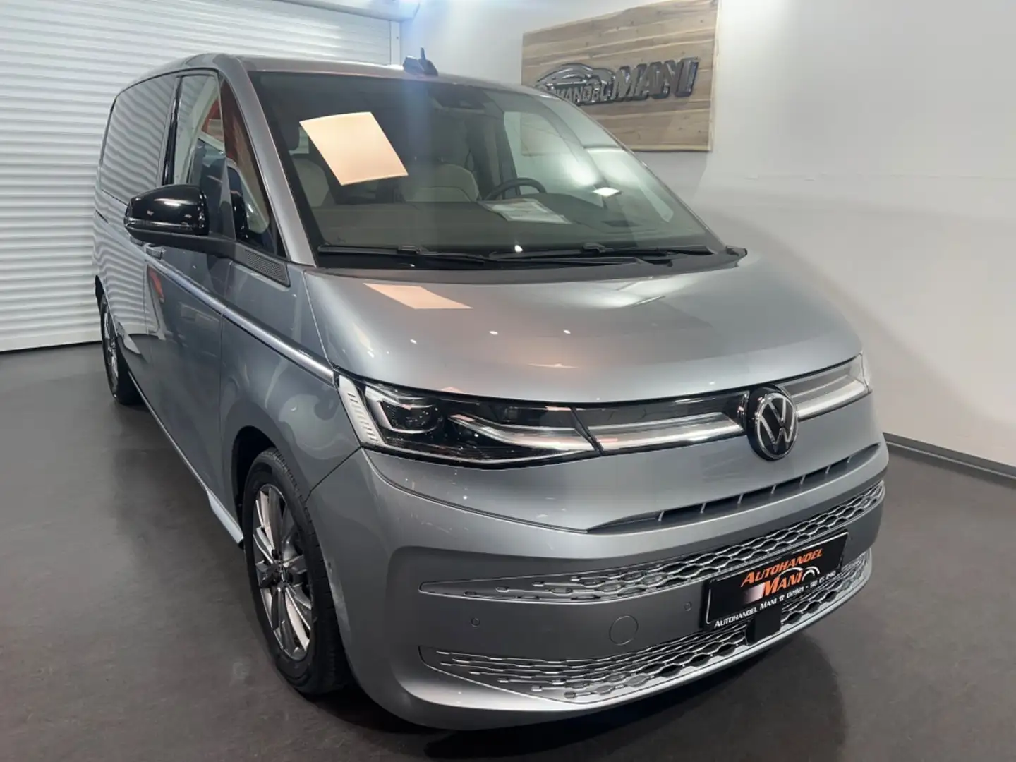 Volkswagen T7 Multivan Style/Pano-Dach/LED/ vis-a-vis/Navi Silber - 1