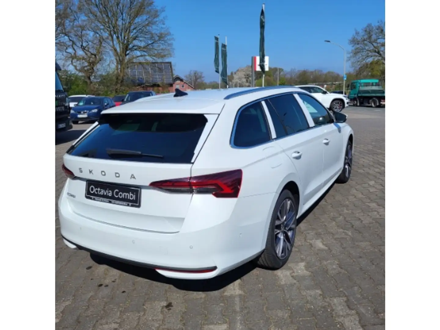 Skoda Octavia Combi 2.0 TDI 110 kW 7G DSG*AHK*ACC*SIDE*360°*NAV Wit - 2