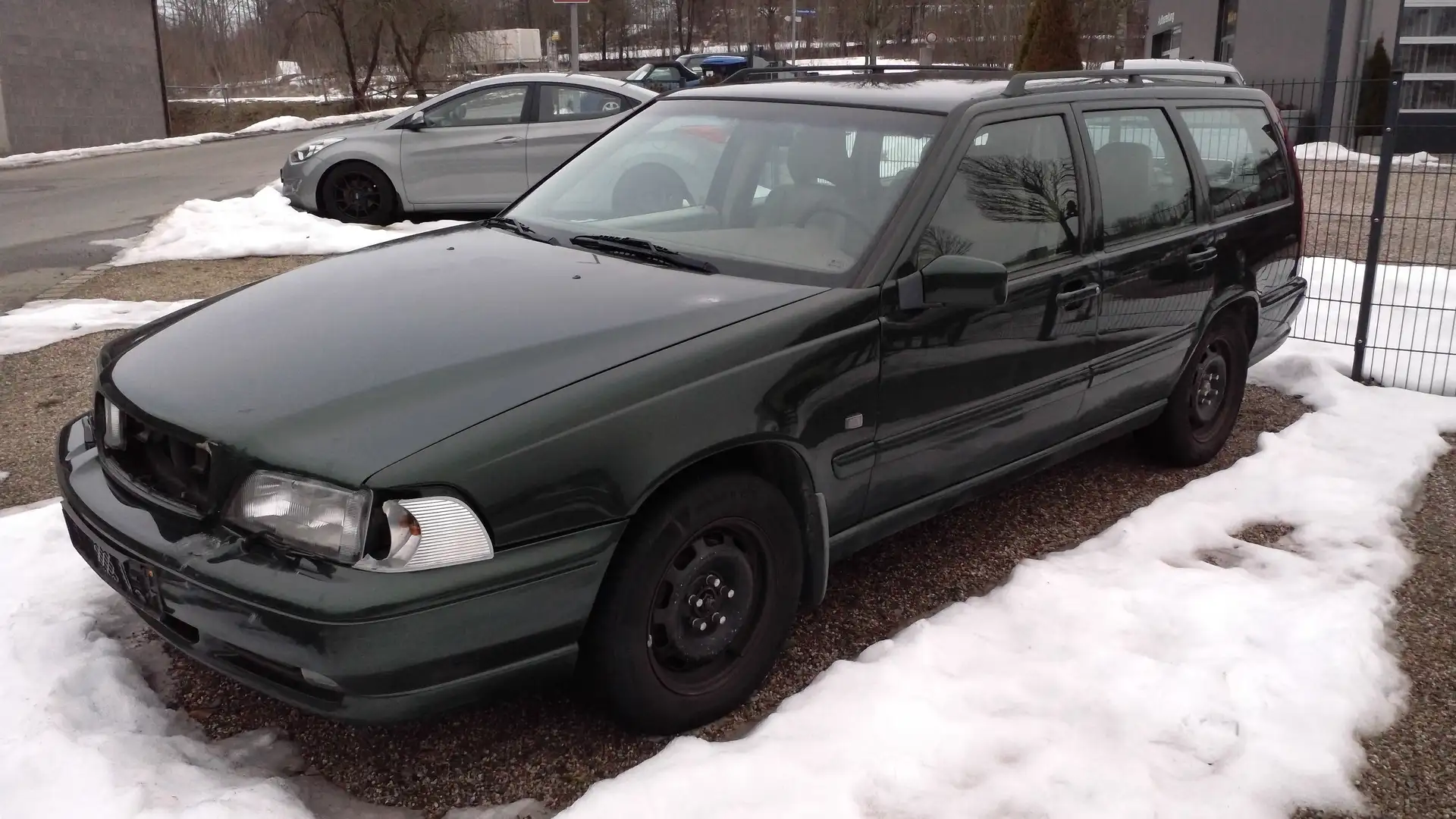 Volvo V70 V70 2.5 Automatik Grün - 1