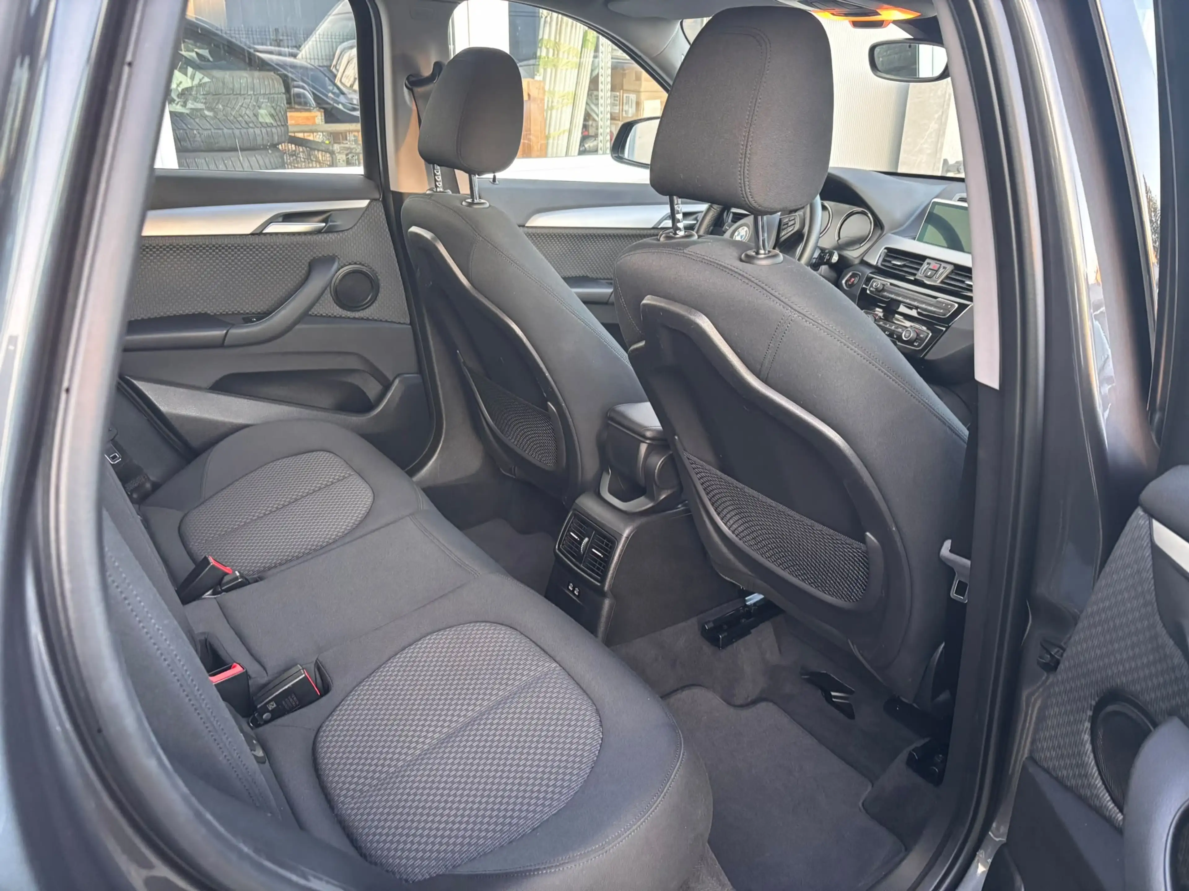 BMW X1 sDrive18d Advantage — photo 10