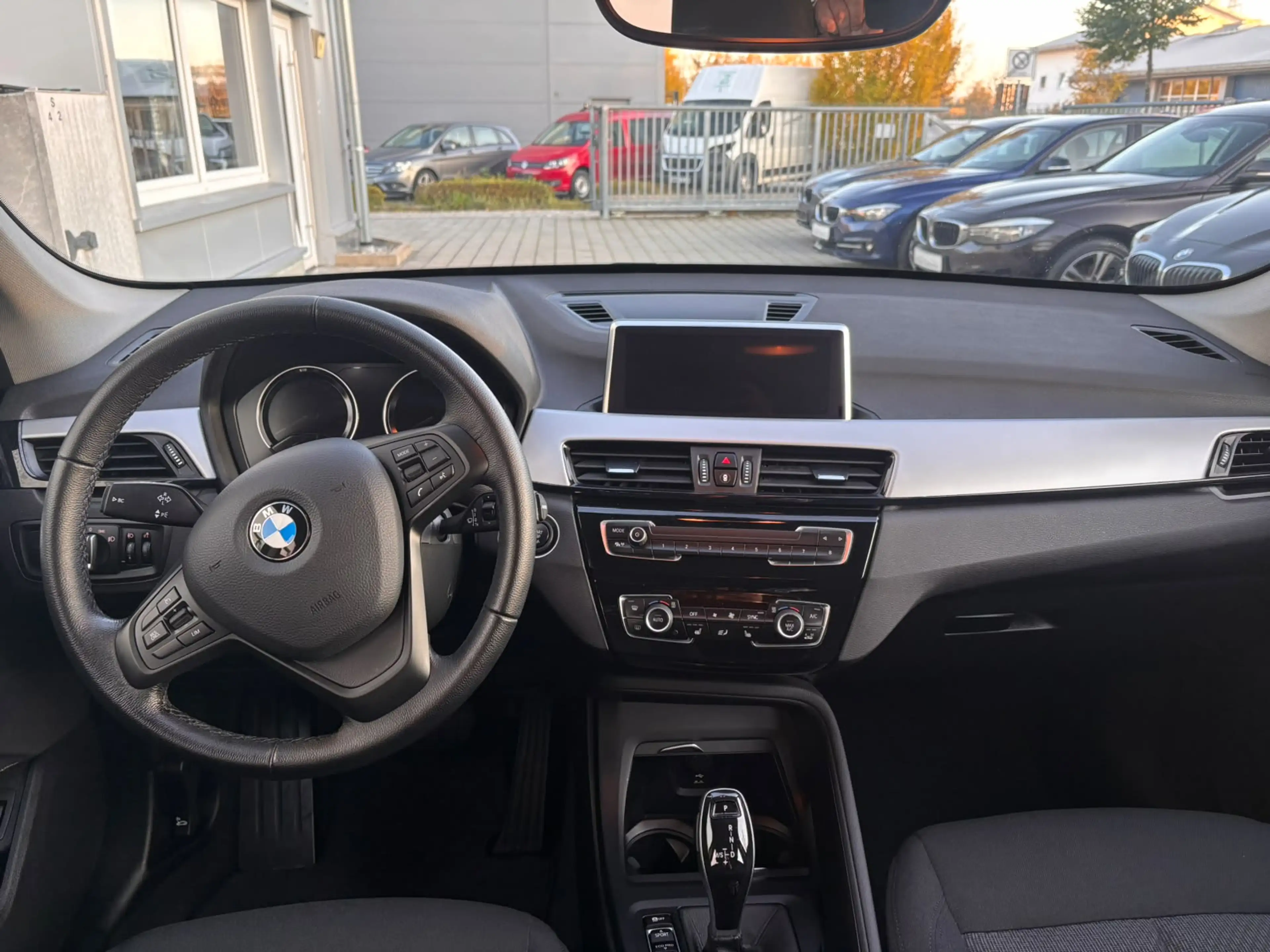 BMW X1 sDrive18d Advantage — photo 12