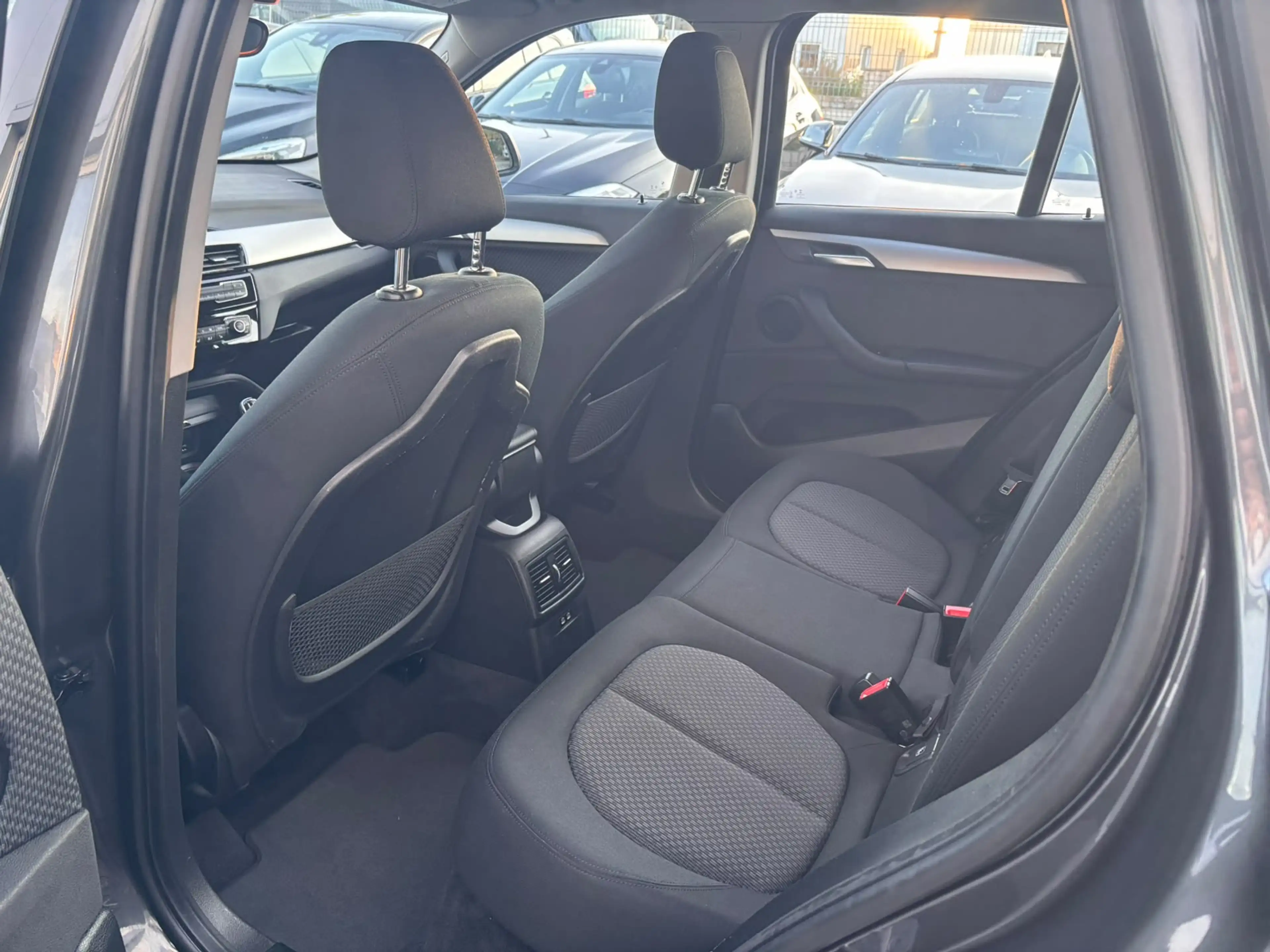 BMW X1 sDrive18d Advantage — photo 9
