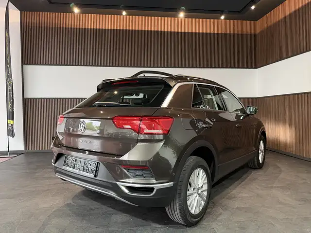 Volkswagen T-Roc view 6