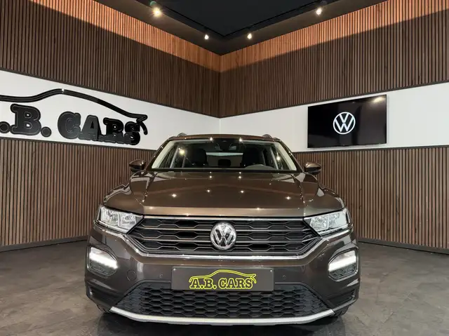 Volkswagen T-Roc view 2
