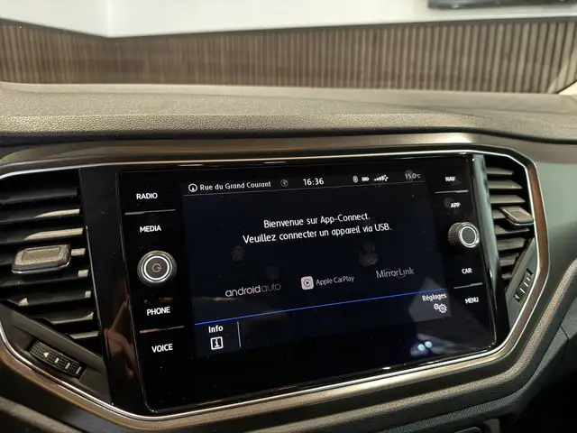 Volkswagen T-Roc view 13