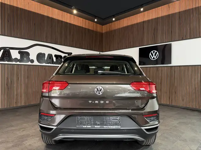 Volkswagen T-Roc view 5